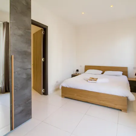 1bdr 50m By The Sea Gzira- Happy Gzira