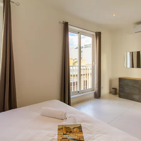1bdr 50m By The Sea Gzira- Happy Gzira