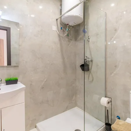 1bdr 50m By The Sea Gzira- Happy *